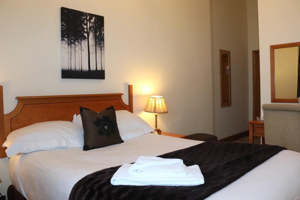 The City Hotel Dunfermline Bagian luar foto