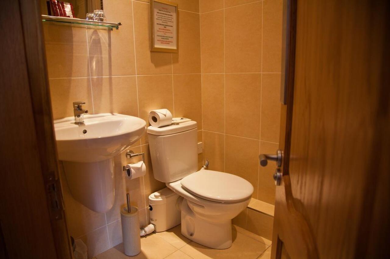 The City Hotel Dunfermline Bagian luar foto